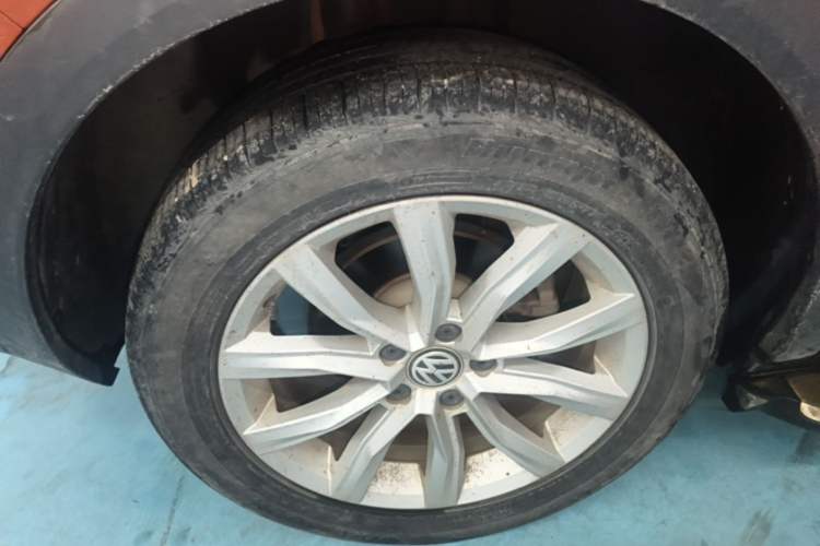 Used Volkswagen T-ROC 2019 230TSI DSG Two-Wheel-Drive Advanced Version China VI Standard Right Rear Wheel Hub