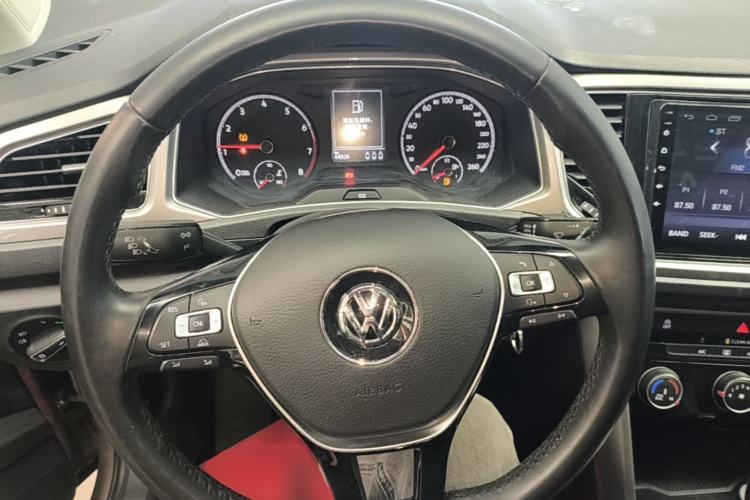 Used Volkswagen T-ROC 2019 230TSI DSG Two-Wheel-Drive Advanced Version China VI Standard Steering Wheel