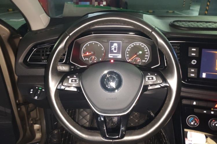 Used Volkswagen T-ROC 2019 280TSI DSG Two-Wheel Drive Comfort Version China VI Standard Steering Wheel