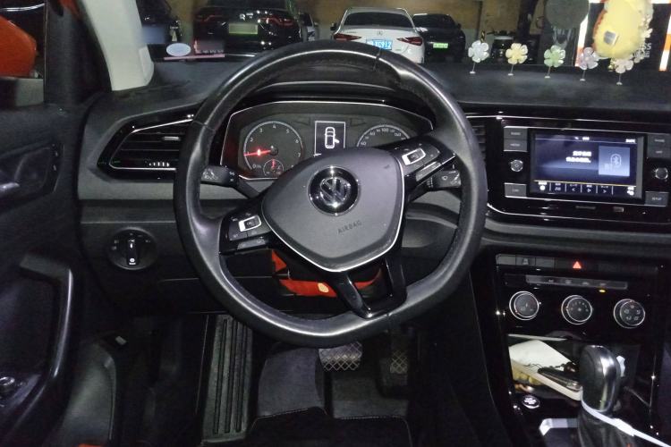 Used Volkswagen T-ROC 2019 280TSI DSG Two-Wheel Drive Comfort Version China VI Standard Steering Wheel