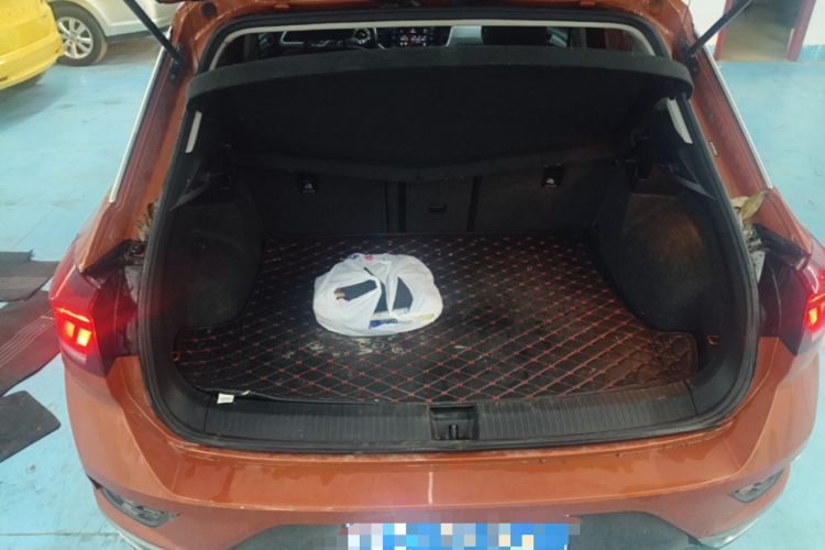 Used Volkswagen T-ROC 2019 230TSI DSG Two-Wheel-Drive Advanced Version China VI Standard Trunk