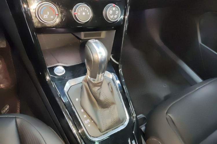 Used Volkswagen T-ROC 2020 280TSI DSG Two-Wheel Drive Comfort Version Gear Lever