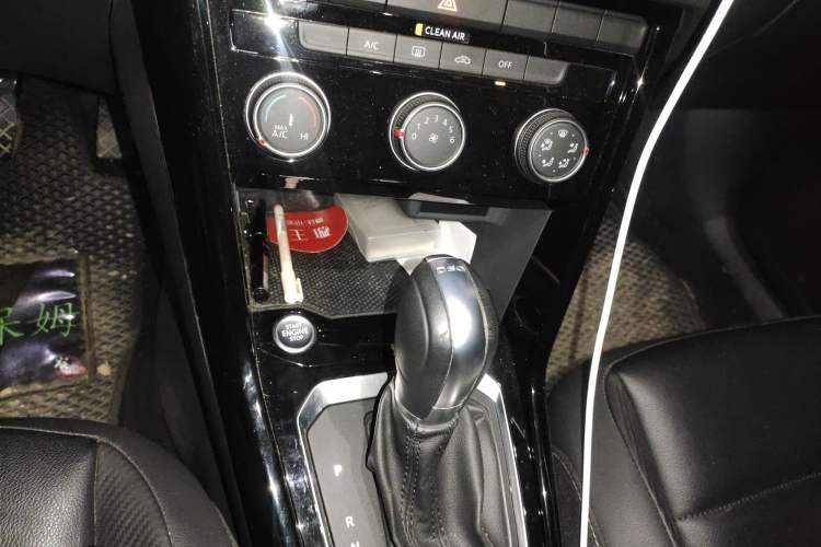 Used Volkswagen T-ROC 2020 280TSI DSG Two-Wheel Drive Comfort Version Gear Lever