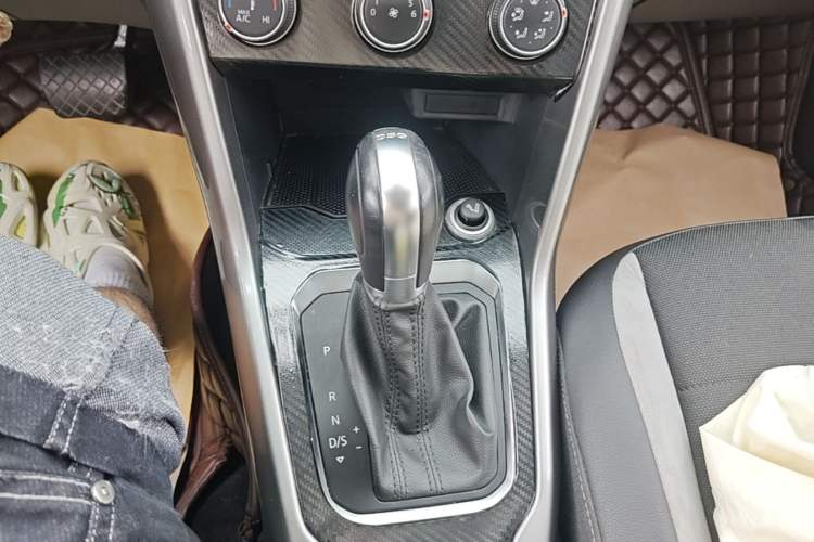 Used Volkswagen T-ROC 2020 280TSI DSG Two-Wheel-Drive Elite Version Gear Lever