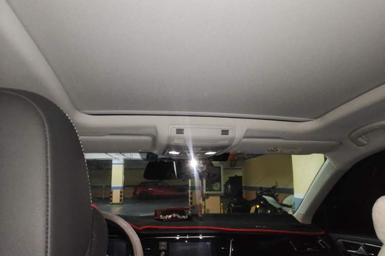 Used Volkswagen T-ROC 2020 280TSI DSG Two-Wheel Drive Comfort Version Headliner