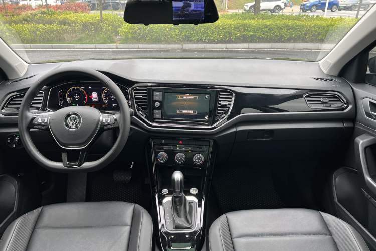 Used Volkswagen T-ROC 2020 280TSI DSG Two-Wheel Drive Comfort Version Interior 1
