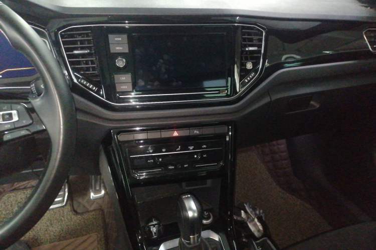 Used Volkswagen T-ROC 2020 280TSI DSG Two-Wheel-Drive Luxury Version Interior 3