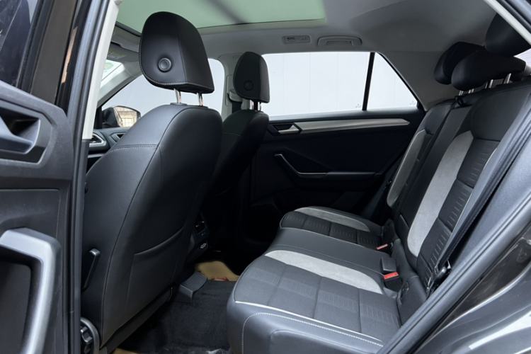 Used Volkswagen T-ROC 2020 230TSI DSG Two-Wheel Drive Advanced Version Interior 3