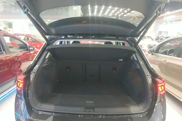 Used Volkswagen T-ROC 2020 280TSI DSG Two-Wheel Drive Comfort Version Trunk