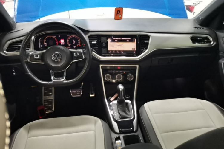 Used Volkswagen T-ROC 2020 280TSI DSG Two-Wheel Drive R-Line Pro Center Console