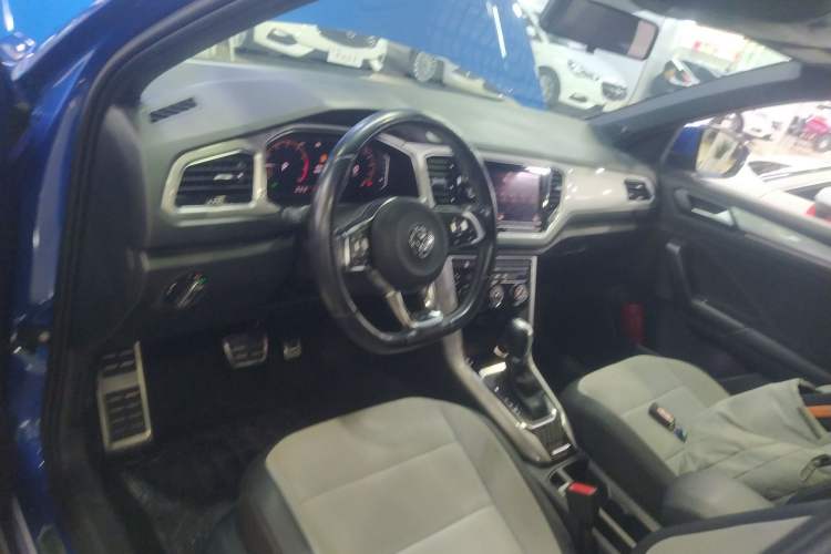 Used Volkswagen T-ROC 2020 280TSI DSG Two-Wheel Drive R-Line Pro Center Console