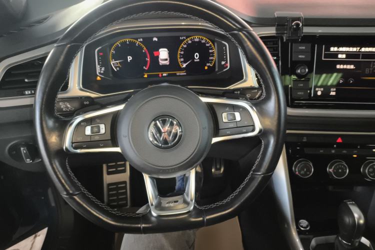 Used Volkswagen T-ROC 2020 280TSI DSG Two-Wheel Drive R-Line Pro Center Console