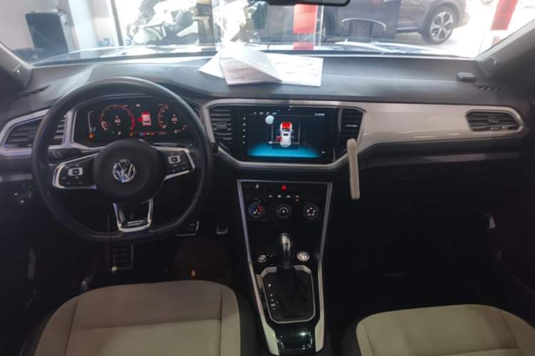 Used Volkswagen T-ROC 2020 280TSI DSG Two-Wheel Drive R-Line Pro Center Console