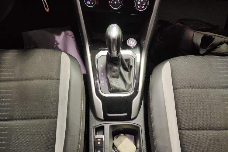 Used Volkswagen T-ROC 2020 230TSI DSG Two-Wheel Drive Advanced Version Gear Lever