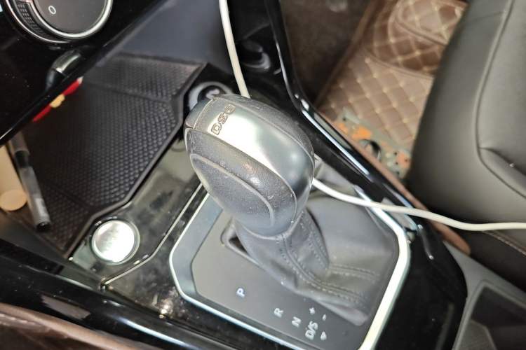 Used Volkswagen T-ROC 2020 280TSI DSG Two-Wheel Drive Comfort Version Gear Lever