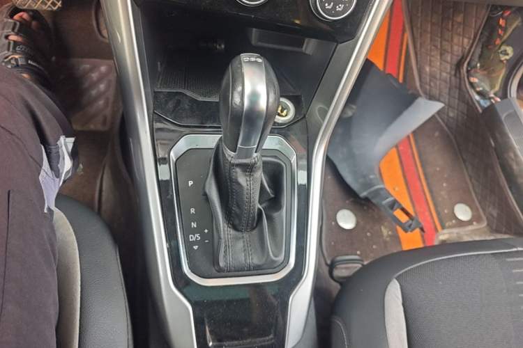 Used Volkswagen T-ROC 2020 280TSI DSG Two-Wheel-Drive Elite Version Gear Lever
