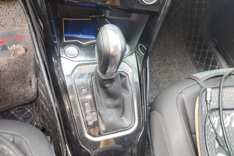 Used Volkswagen T-ROC 2020 280TSI DSG Two-Wheel Drive Comfort Version Gear Lever