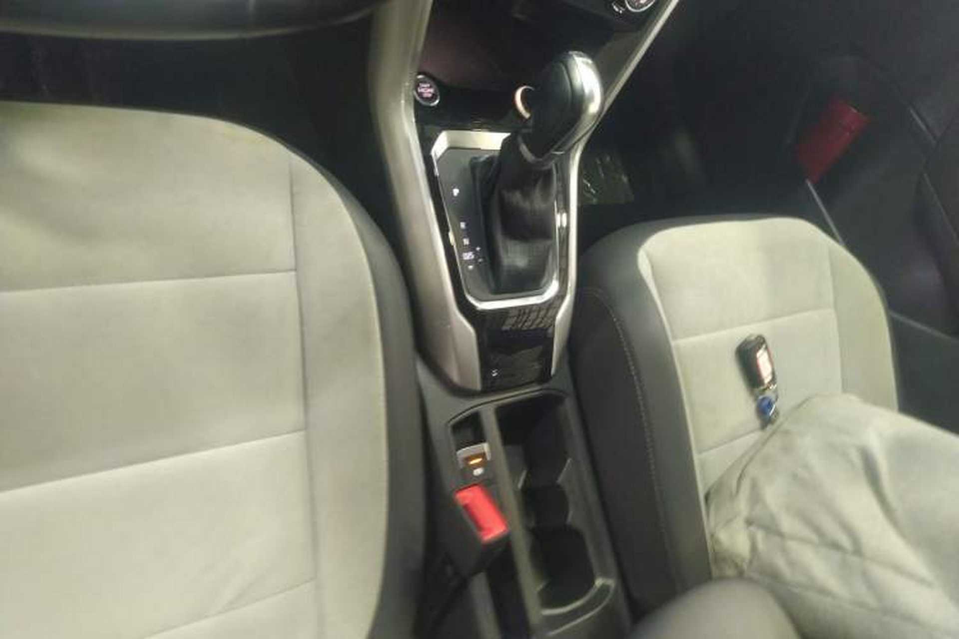 Used Volkswagen T-ROC 2020 280TSI DSG Two-Wheel Drive R-Line Pro Gear Lever