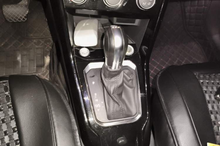 Used Volkswagen T-ROC 2020 280TSI DSG Two-Wheel Drive Comfort Version Gear Lever
