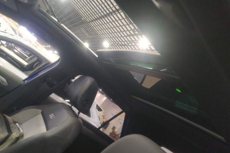 Used Volkswagen T-ROC 2020 280TSI DSG Two-Wheel Drive R-Line Pro Headliner