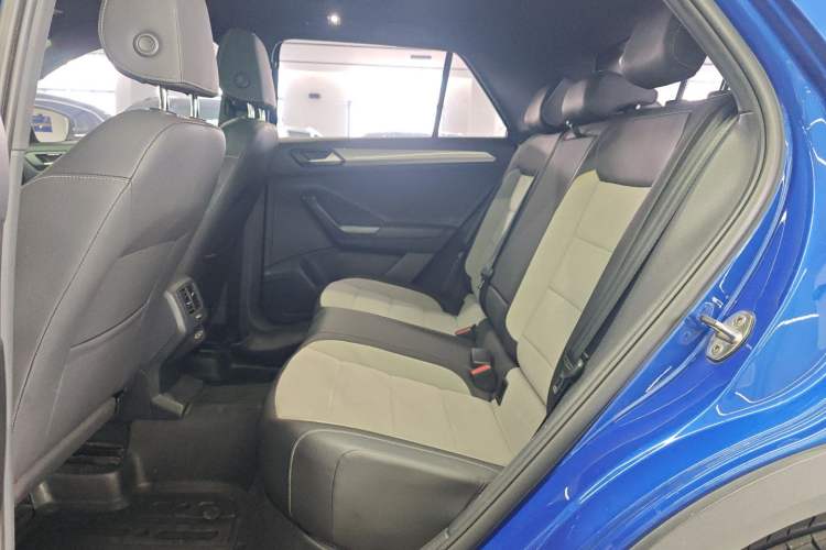 Used Volkswagen T-ROC 2020 280TSI DSG Two-Wheel Drive R-Line Pro Interior 1
