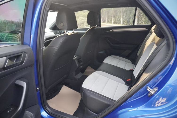Used Volkswagen T-ROC 2020 280TSI DSG Two-Wheel Drive R-Line Pro Interior 2