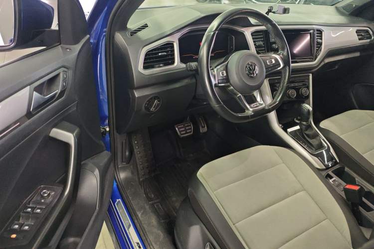 Used Volkswagen T-ROC 2020 280TSI DSG Two-Wheel Drive R-Line Pro Interior 2