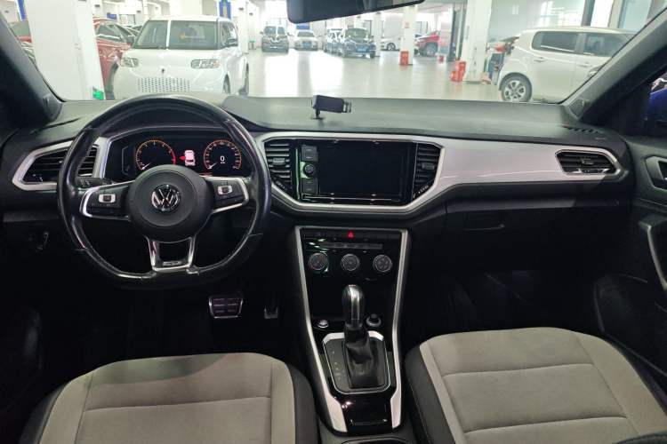 Used Volkswagen T-ROC 2020 280TSI DSG Two-Wheel Drive R-Line Pro Interior 3