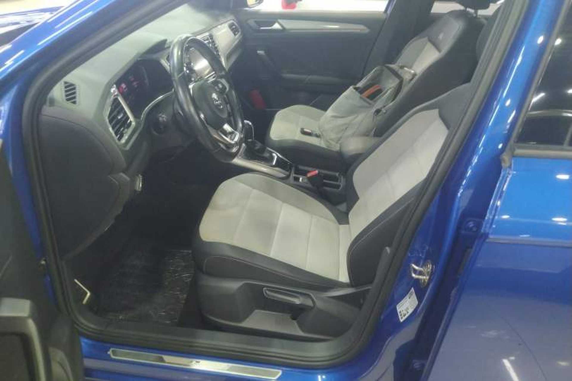 Used Volkswagen T-ROC 2020 280TSI DSG Two-Wheel Drive R-Line Pro Left Front Seat