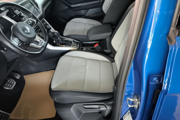 Used Volkswagen T-ROC 2020 280TSI DSG Two-Wheel Drive R-Line Pro Left Front Seat