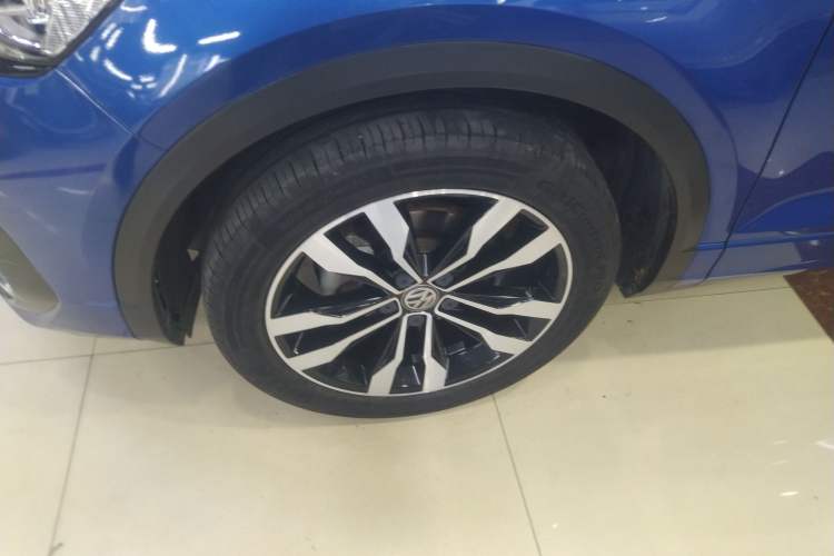 Used Volkswagen T-ROC 2020 280TSI DSG Two-Wheel Drive R-Line Pro Left Front Wheel Hub