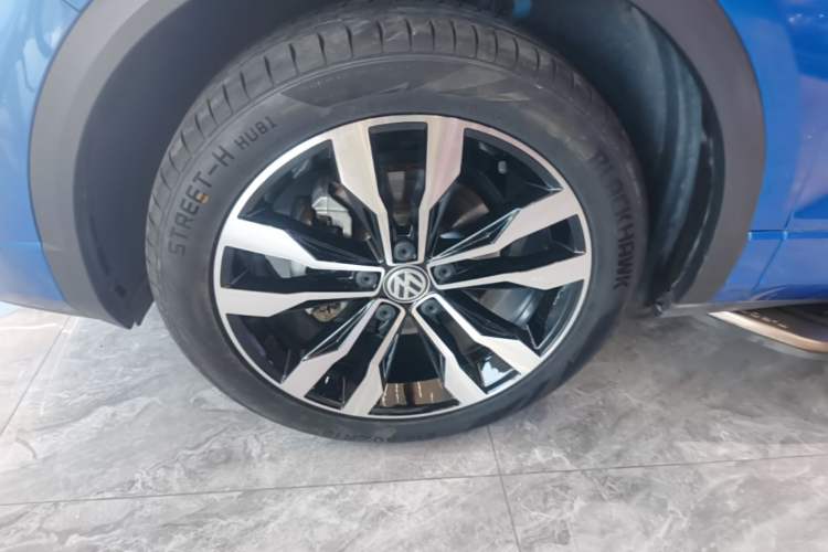 Used Volkswagen T-ROC 2020 280TSI DSG Two-Wheel Drive R-Line Pro Left Front Wheel Hub