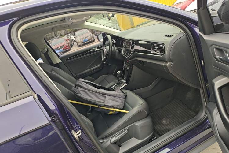 Used Volkswagen T-ROC 2020 280TSI DSG Two-Wheel Drive Comfort Version Right Front Seat