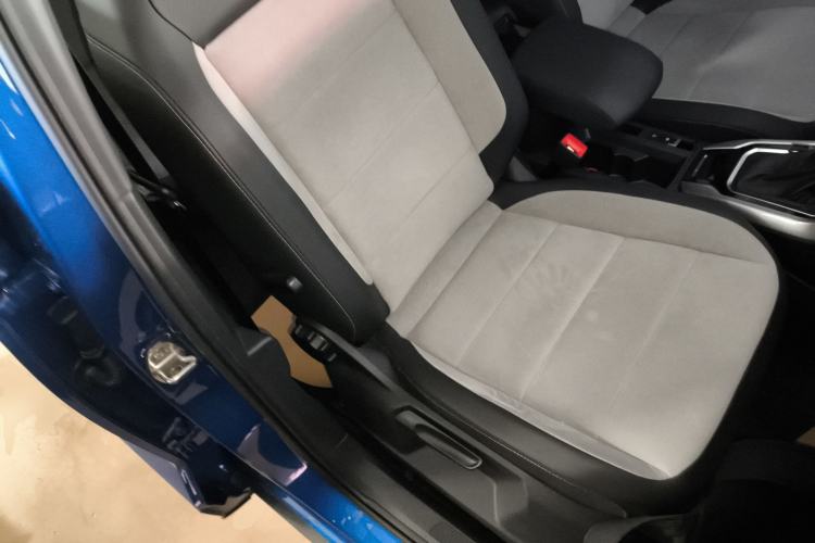 Used Volkswagen T-ROC 2020 280TSI DSG Two-Wheel Drive R-Line Pro Right Front Seat
