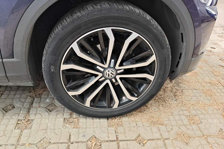 Used Volkswagen T-ROC 2020 280TSI DSG Two-Wheel Drive Comfort Version Right Front Wheel Hub