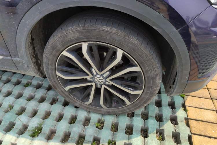 Used Volkswagen T-ROC 2020 280TSI DSG Two-Wheel Drive Comfort Version Right Front Wheel Hub