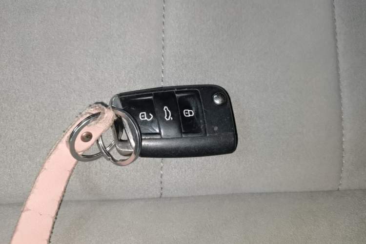 Used Volkswagen T-ROC 2020 280TSI DSG Two-Wheel Drive R-Line Pro Vehicle Key