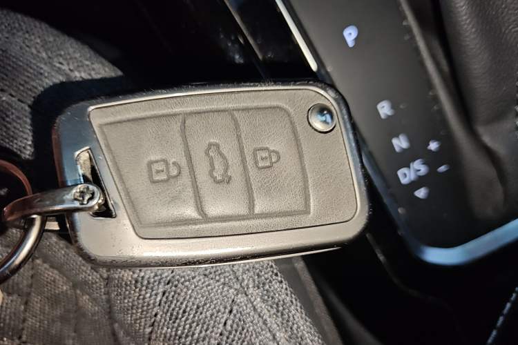 Used Volkswagen T-ROC 2020 280TSI DSG Two-Wheel Drive Comfort Version Vehicle Key