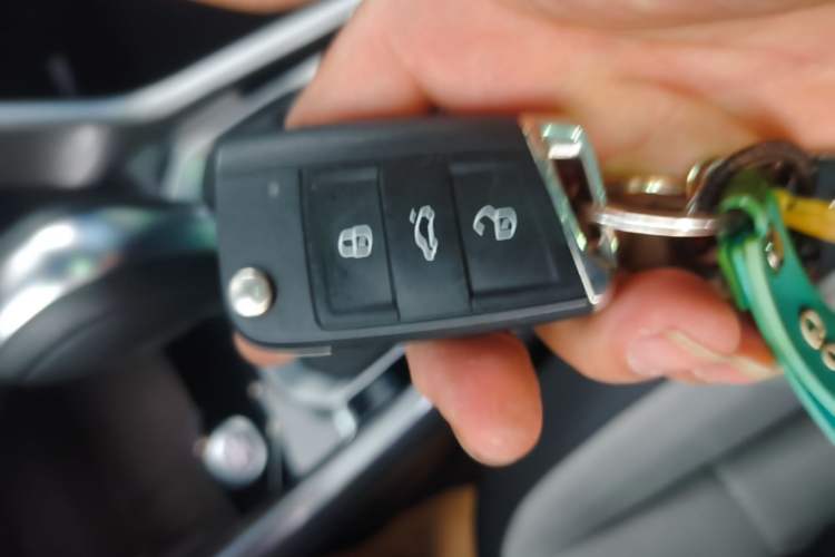 Used Volkswagen T-ROC 2020 280TSI DSG Two-Wheel Drive R-Line Pro Vehicle Key