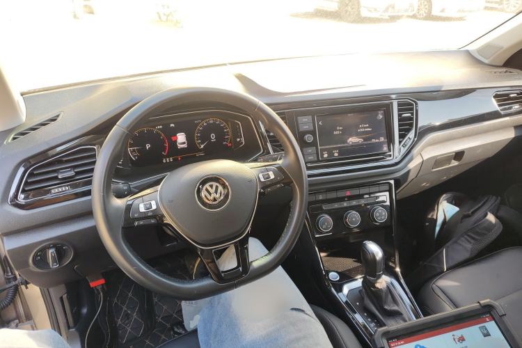 Used Volkswagen T-ROC 2020 280TSI DSG Two-Wheel Drive Comfort Version Center Console