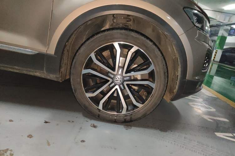 Used Volkswagen T-ROC 2020 280TSI DSG Two-Wheel Drive Comfort Version Right Front Wheel Hub