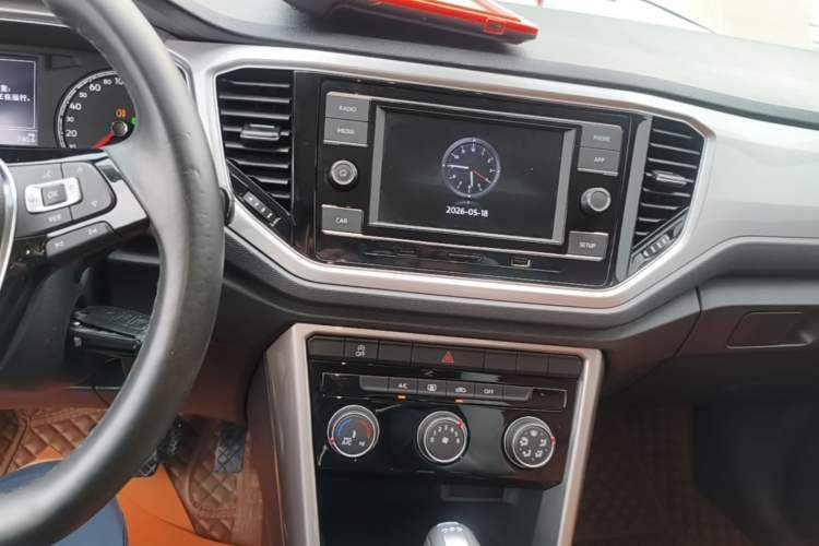 Used Volkswagen T-ROC 2020 230TSI DSG Two-Wheel Drive Advanced Version Audio And AC Panel