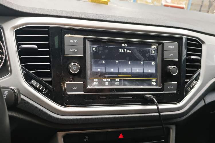 Used Volkswagen T-ROC 2020 230TSI DSG Two-Wheel Drive Advanced Version Audio And AC Panel