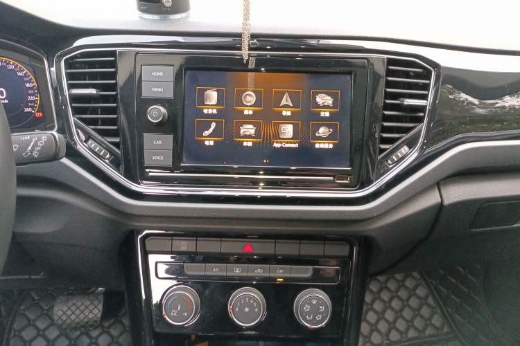 Used Volkswagen T-ROC 2020 280TSI DSG Two-Wheel Drive Comfort Version Audio And AC Panel