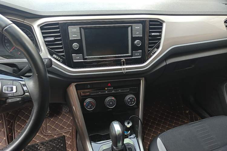 Used Volkswagen T-ROC 2020 230TSI DSG Two-Wheel Drive Advanced Version Audio And AC Panel