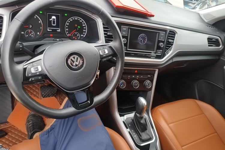 Used Volkswagen T-ROC 2020 230TSI DSG Two-Wheel Drive Advanced Version Center Console