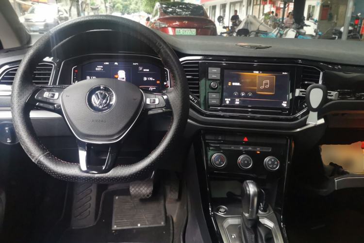 Used Volkswagen T-ROC 2020 280TSI DSG Two-Wheel Drive Comfort Version Center Console