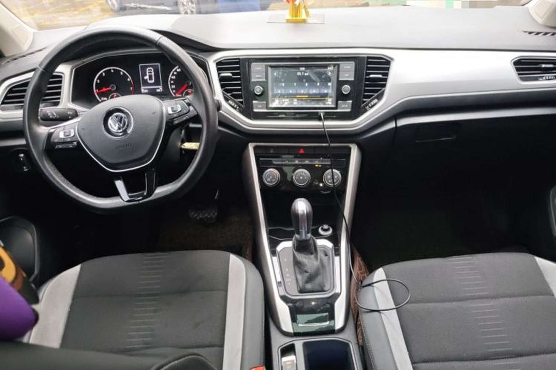 Used Volkswagen T-ROC 2020 230TSI DSG Two-Wheel Drive Advanced Version Center Console