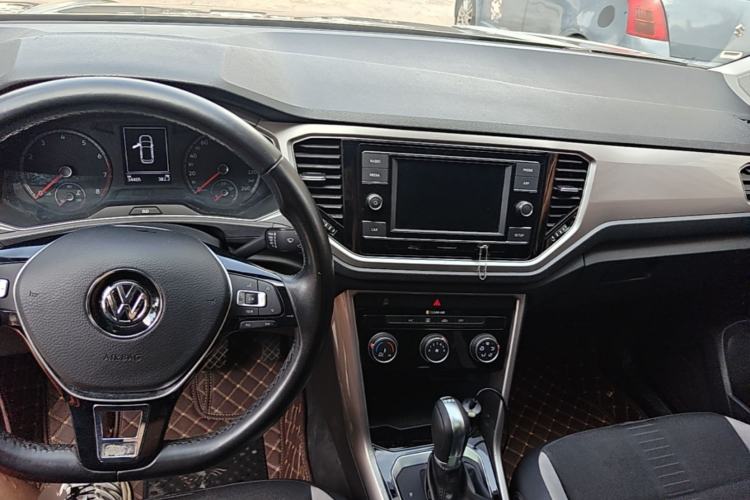 Used Volkswagen T-ROC 2020 230TSI DSG Two-Wheel Drive Advanced Version Center Console