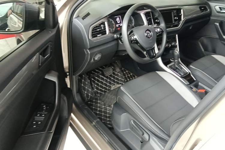 Used Volkswagen T-ROC 2020 230TSI DSG Two-Wheel Drive Advanced Version Driver Seat